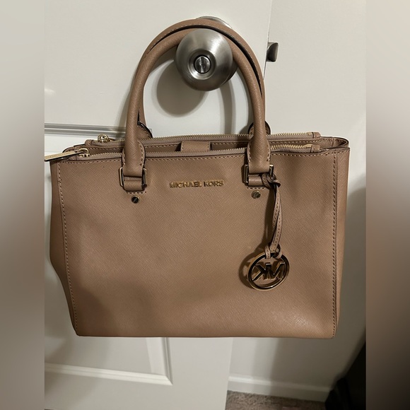 Michael kors satchel - Picture 1 of 2